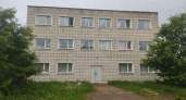 В Кирово-Чепецке продают трехэтажное здание с большим участком за 30 млн рублей